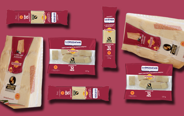 L'immagine mostra una serie di confezioni di parmigiano reggiano Poggioli disposte su uno sfondo color borgogna. Ogni confezione presenta un design coordinato, utilizzando colori come il rosso bordeaux, il bianco e l'oro. 1. Lo Stick: Ci sono due confezioni di formaggio a forma di barretta, una in alto a sinistra e una in basso a destra. Ogni confezione presenta un'etichetta bianca con scritte nere e rosse. Il logo del marchio è visibile in alto, con un’immagine del formaggio per indicare il contenuto. 2. Lo Spezzafame: Al centro, c'è una confezione rettangolare più grande con scritto "Lo Spezzafame". La confezione trasparente mostra cubetti di formaggio all'interno. L'etichetta mantiene il tema cromatico rosso e oro con scritte bianche e include il testo "12 MESI" in grande. 3. Pezzi Interi: A sinistra e in alto a destra ci sono pezzi di formaggio intero. Le confezioni sono in parte coperte da un'etichetta rossa, lasciando intravedere il formaggio color avorio. Le etichette contengono dettagli sul prodotto e il logo in evidenza. La disposizione e il design delle confezioni trasmettono un'impressione di eleganza e cura, rivolgendosi a chi ama il formaggio di qualità, stagionato 12 mesi.